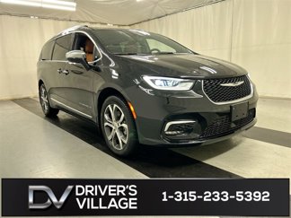 Certified 2024 Chrysler Pacifica Pinnacle w/ Trailer Tow Group image 1