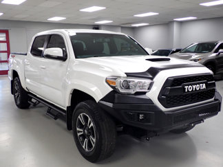 Used 2017 Toyota Tacoma TRD Sport w/ Tow Package (A/T) image 1