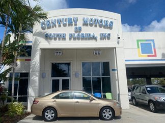 Used 2010 Toyota Camry LE image 1