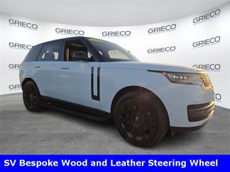 Used 2025 Land Rover Range Rover SE image 1
