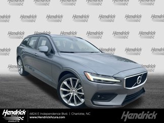 Used 2020 Volvo V60 T5 Momentum image 1