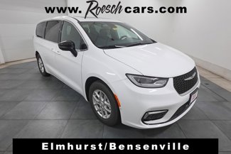 New 2025 Chrysler Pacifica Select image 1