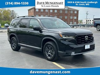 Certified 2025 Honda Pilot TrailSport image 1