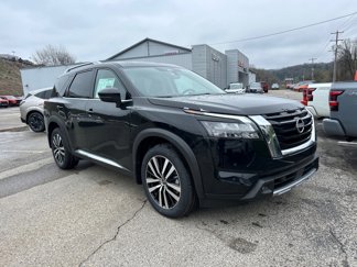 New 2025 Nissan Pathfinder Platinum image 1
