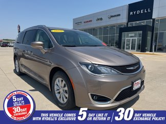 Certified 2018 Chrysler Pacifica Touring-L w/ Premium Audio Group image 1