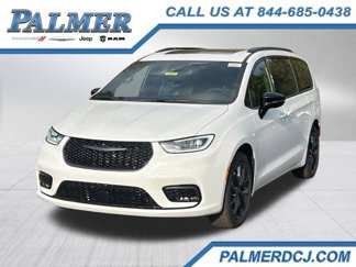 New 2026 Chrysler Pacifica Limited image 1