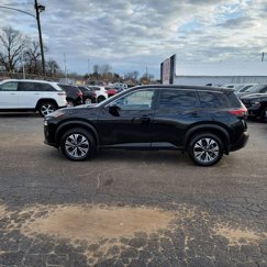 Used 2023 Nissan Rogue SV image 1