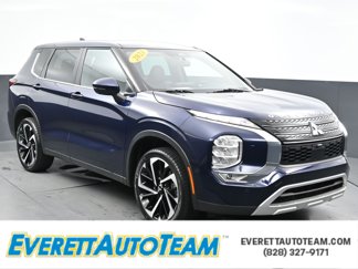 Used 2023 Mitsubishi Outlander SE image 1