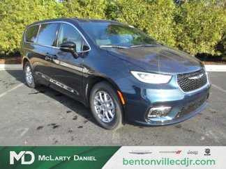 New 2025 Chrysler Pacifica Select image 1