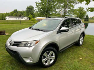 Used 2013 Toyota RAV4 XLE image 1