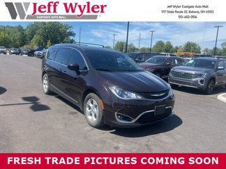 Used 2017 Chrysler Pacifica Touring-L Plus image 1