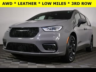 Used 2023 Chrysler Pacifica Touring-L w/ S Appearance Package image 1