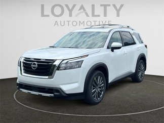 New 2025 Nissan Pathfinder SL image 1