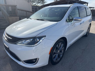 Used 2018 Chrysler Pacifica Limited w/ Tire & Wheel Group image 1