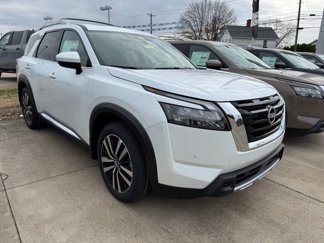 New 2025 Nissan Pathfinder Platinum image 1
