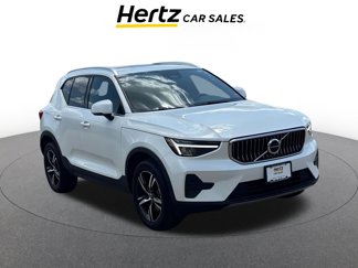Used 2024 Volvo XC40 B5 Core image 1