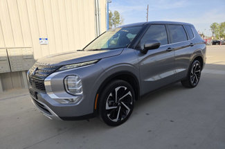 Used 2022 Mitsubishi Outlander SE image 1