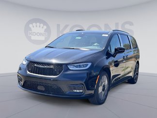 New 2025 Chrysler Pacifica Limited image 1