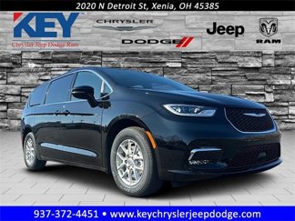 New 2025 Chrysler Pacifica Select image 1