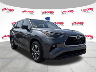 Used 2024 Toyota Highlander LE image 1