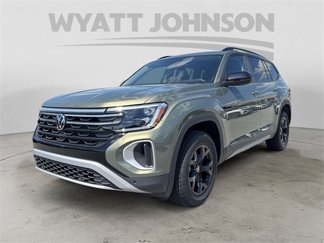 New 2025 Volkswagen Atlas Peak Edition SE image 1