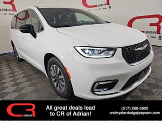 New 2025 Chrysler Pacifica Select image 1