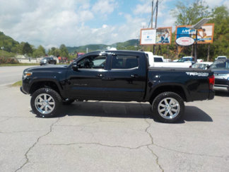 Used 2018 Toyota Tacoma TRD Sport image 1