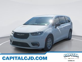 New 2025 Chrysler Pacifica Select image 1