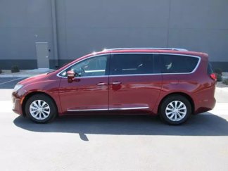 Used 2018 Chrysler Pacifica Touring-L image 1