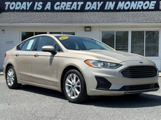 Used 2019 Ford Fusion SE image 1