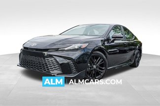 Used 2025 Toyota Camry SE image 1