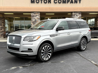 Used 2022 Lincoln Navigator Reserve image 1