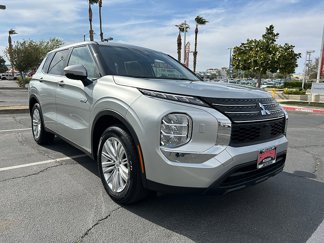 New 2025 Mitsubishi Outlander ES image 1