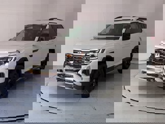 New 2025 Volkswagen Atlas Peak Edition SE image 1