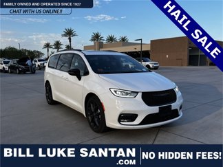 Used 2025 Chrysler Pacifica Limited image 1