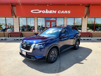 Used 2024 Nissan Pathfinder SV image 1