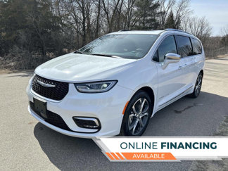 Used 2024 Chrysler Pacifica Pinnacle image 1