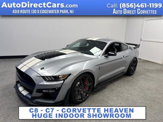 Used 2022 Ford Mustang Shelby GT500 w/ Carbon Fiber Track Pack image 1
