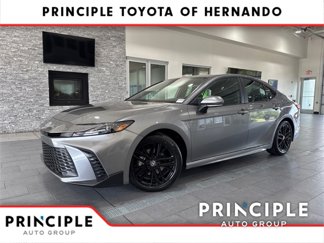 Certified 2025 Toyota Camry SE image 1