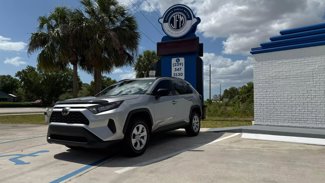 Used 2021 Toyota RAV4 LE image 1