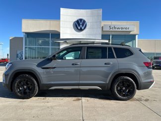 New 2025 Volkswagen Atlas Peak Edition SE image 1