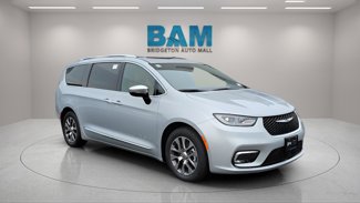 New 2023 Chrysler Pacifica Pinnacle image 1