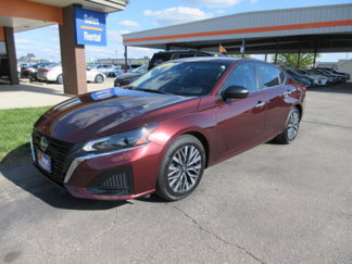 Used 2024 Nissan Altima 2.5 SV image 1