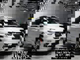 Used 2023 Chrysler Pacifica Limited image 1