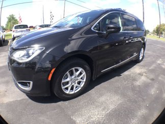 Used 2020 Chrysler Pacifica Touring-L image 1