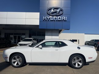 Used 2022 Dodge Challenger SXT image 1
