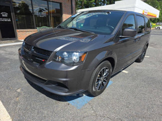 Used 2016 Dodge Grand Caravan SE image 1