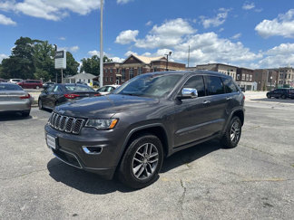 Used 2018 Jeep Grand Cherokee Limited image 1