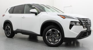 Used 2024 Nissan Rogue SV image 1