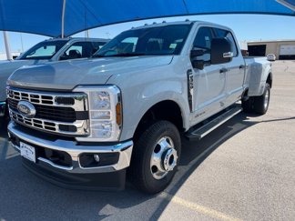 New 2025 Ford F350 4x4 Crew Cab DRW Super Duty image 1